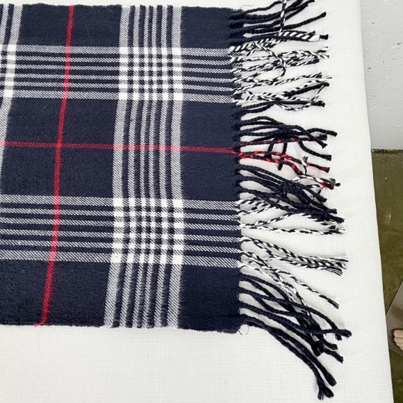 Made in Scotland Cashmere Navy Blue White Red Fringe Scarf 13.5 x 68” - Picture 10 of 12